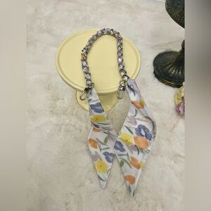 🛍️2/$30 silver bag chain strap w/Purple multi flower Scarf Strap